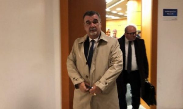 TRONDITET TIRANA / Qëllohet me armë gjyqtari në Gjykatën e Apelit img 6637