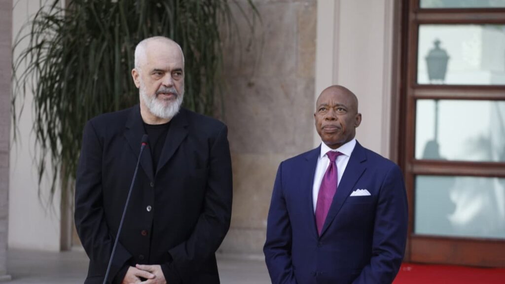 Rama takim me kryebashkiakun amerikan, Eric Adams: Po bëjmë përpjekje për linjën direkte të fluturimeve Tiranë-Nju Jork img 6754