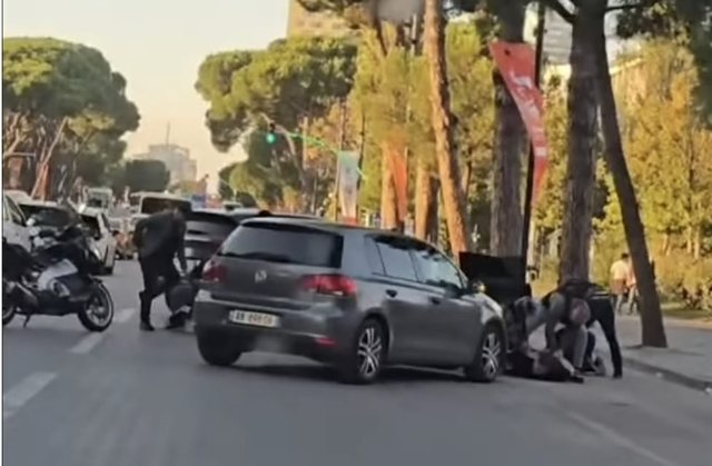 Operacion i befasishëm policor në Tiranë, arrestohen tre persona në Bulevardin “Dëshmorët e Kombit” img 6892