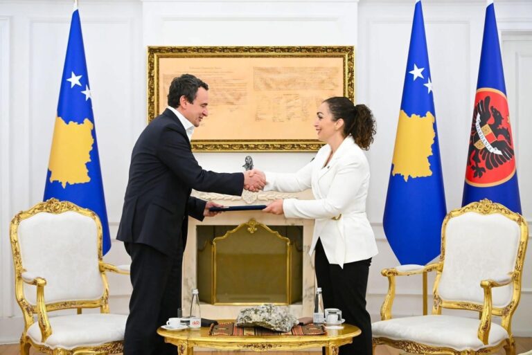 Presidentja Osmani zyrtarisht mandaton Albin Kurtin për formimin e Qeverisë së re të Kosovës img 6904