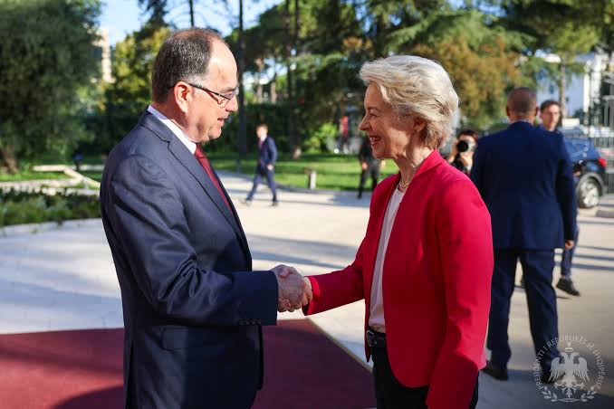 Ursula von der Leyen mbërrin në Tiranë, takime me Begajn dhe Ramën — konferencë e përbashkët në orën 11:15 img 7033