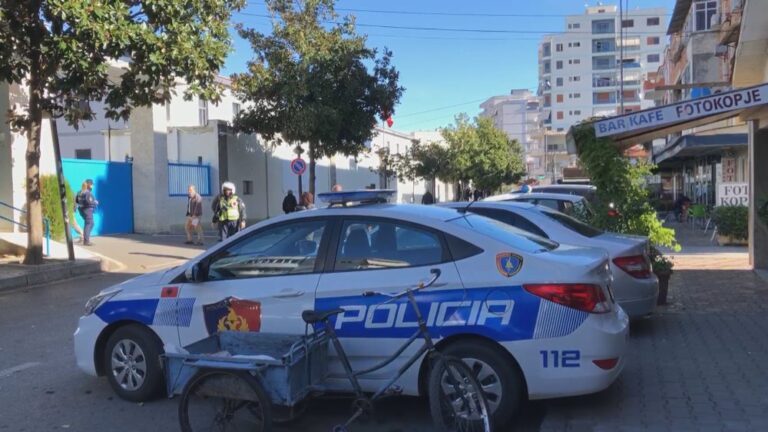 Operacion blic në Elbasan, dy të arrestuar/ Disa persona të shoqëruar img 7048