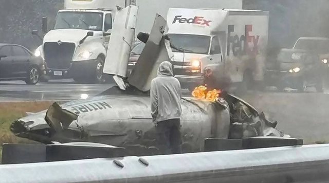 Tragjedi në SHBA: Aeroplani rrëzohet në autostradë, dy të vdekur dhe një i plagosur img 7079