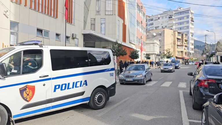Gjykata e Elbasanit cakton 5 masa ‘arrest në burg’, 1 ‘arrest në shtëpi’ dhe 8 ‘detyrim paraqitje’ për të ndaluarit e operacionit ‘FAST’ img 7220