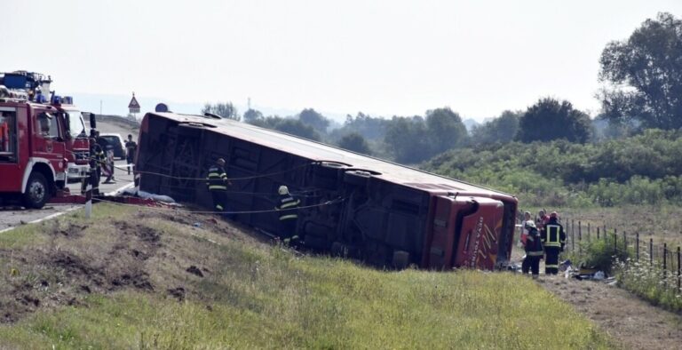 Brazil, përmbyet autobusi të paktën 15 viktima img 7265