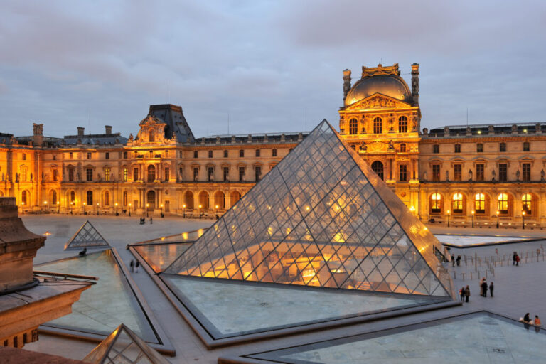 Vjedhje spektakolare në Muzeun e Luvrit: Hajdutët largohen me bizhuteri historike soiree teleroute tour eiffel