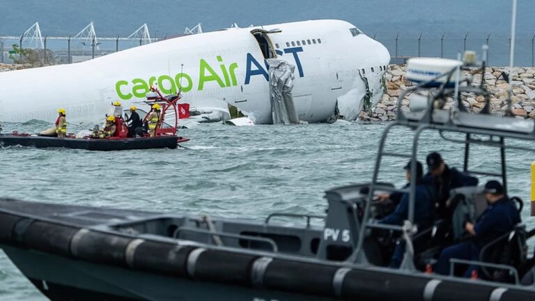 Aksident tragjik në ajër/ Avioni rrëshqet nga pista dhe përfundon në det, dy persona humbin jetën img 7308