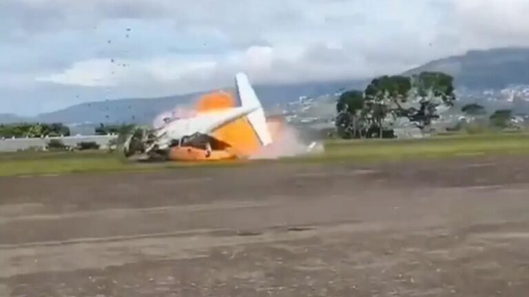 VIDEO/Aeroplani rrëzohet pak sekonda pas ngritjes, humbin jetën pilotët img 7465