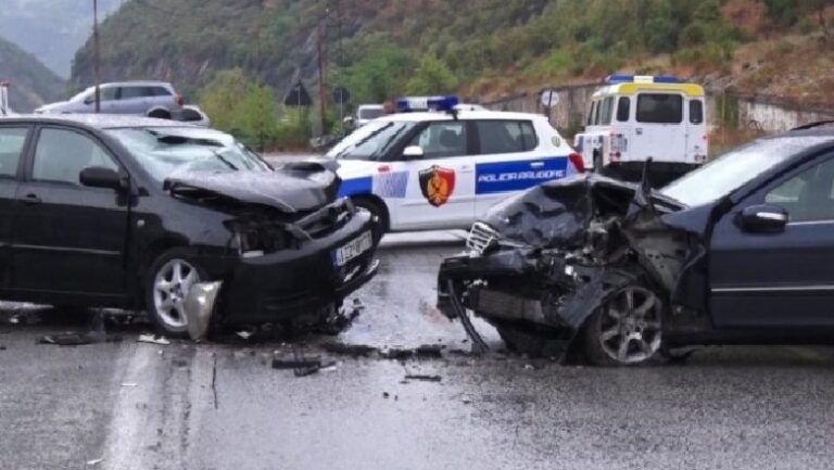 E diela me aksidente, 1 viktimë dhe 8 të lënduar/ Shkak lagështia në rrugë img 7587