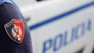 Arrestohen tre efektivë policie, kthyen lokalin në qendër bastesh img 7638