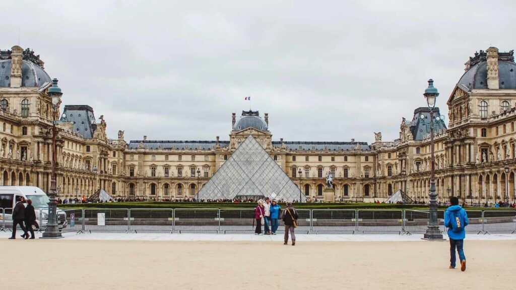 Vjedhja në muzeun e Luvrit, dy të arrestuarit pranojnë përfshirjen e tyre në grabitje img 9578