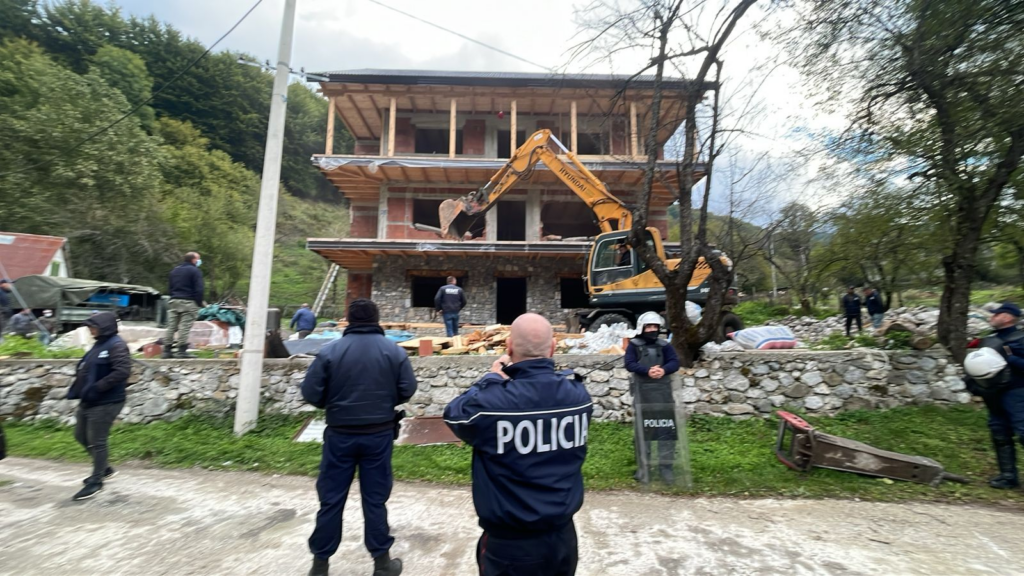 Rama paralajmëron ndërtuesit pa leje – ‘Po investoni për belanë tuaj!’" image 130