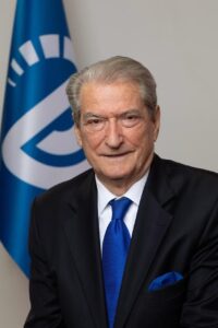 Berisha: SHBA heq kufizimin e udhëtimit për mua dhe familjen time, u korrigjua një vendim i padrejtë Berisha: SHBA heq kufizimin e udhëtimit për mua dhe familjen time, u korrigjua një vendim i padrejtë